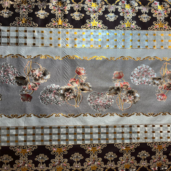 Mantel con diseños floreados por yarda